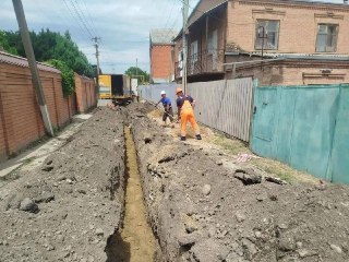 В Старой Станице обновляют водопровод: новые трубы и колодцы