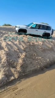 Внедорожник застрял на дюне: приключения на Тортуге