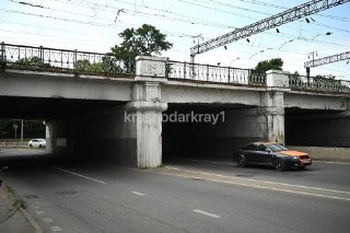 Ограничение движения под Вишняковским мостом в Краснодаре