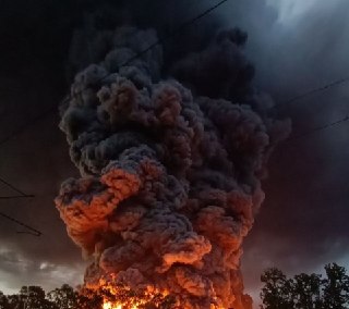 Краснодарцам рекомендовали респираторы из-за пожара после атаки БПЛА