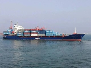 Украинские дроны атаковали судно у Новороссийска, 17 моряков спасены